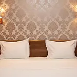 ゲストハウス Bucur 9 3*